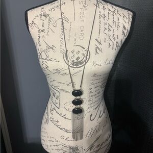 Elegant Black and Silver Necklace with Intricate Detailing